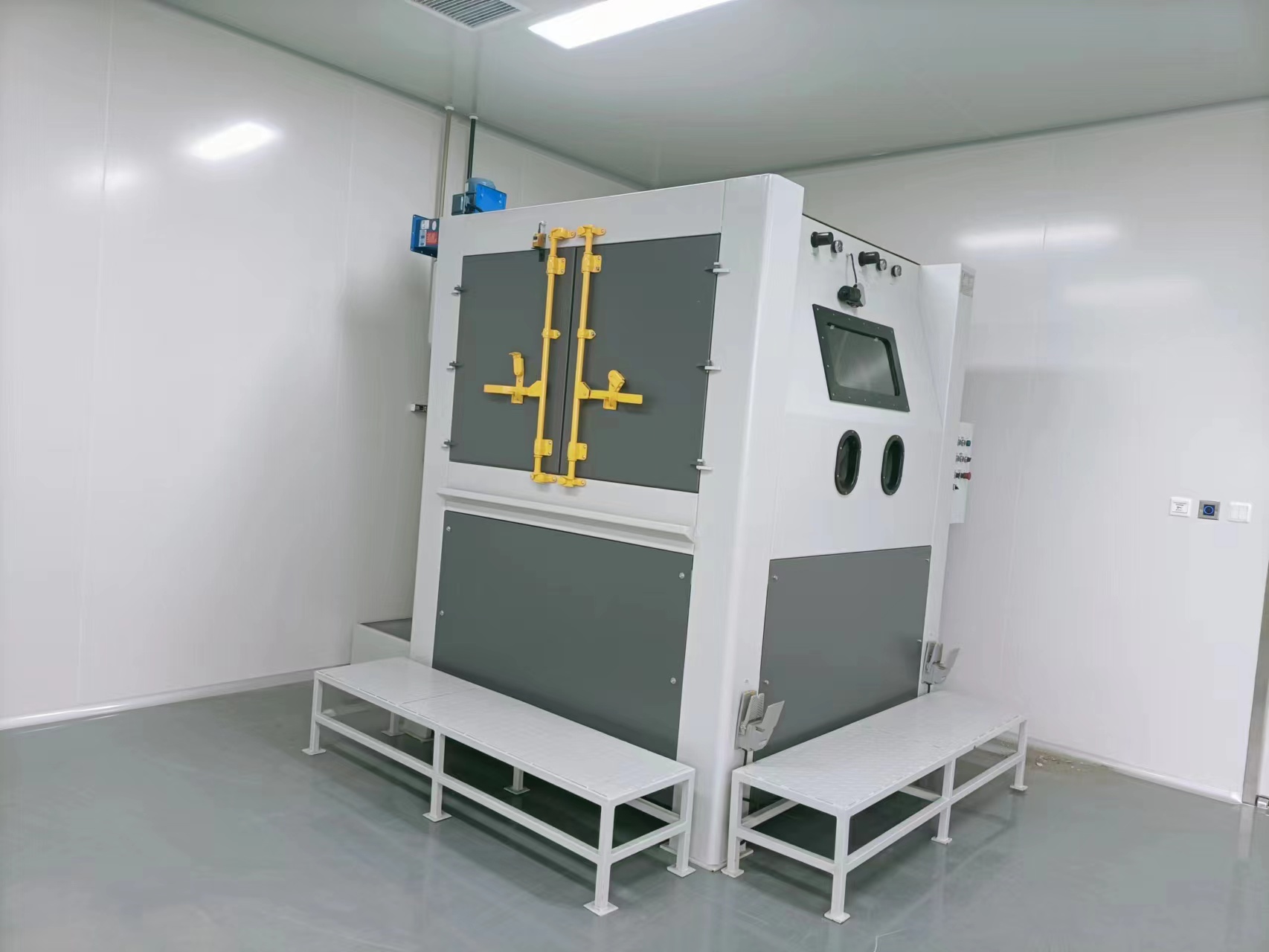 噴砂去瑕，提升五金工具品質(zhì)，盡在箱體手動噴砂機(jī)